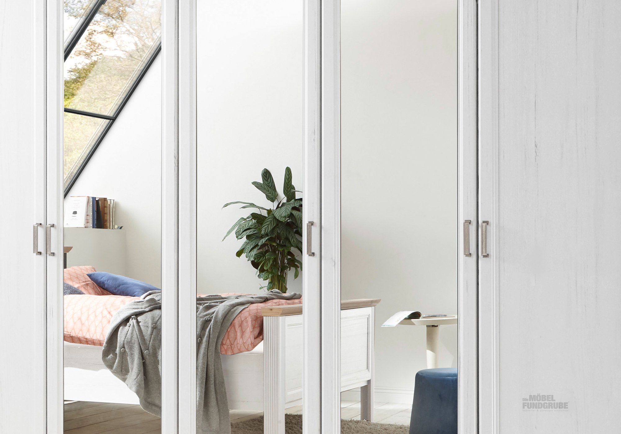 Kleiderschrank Pinie weiß - Artisan Eiche 266 cm - JASMIN