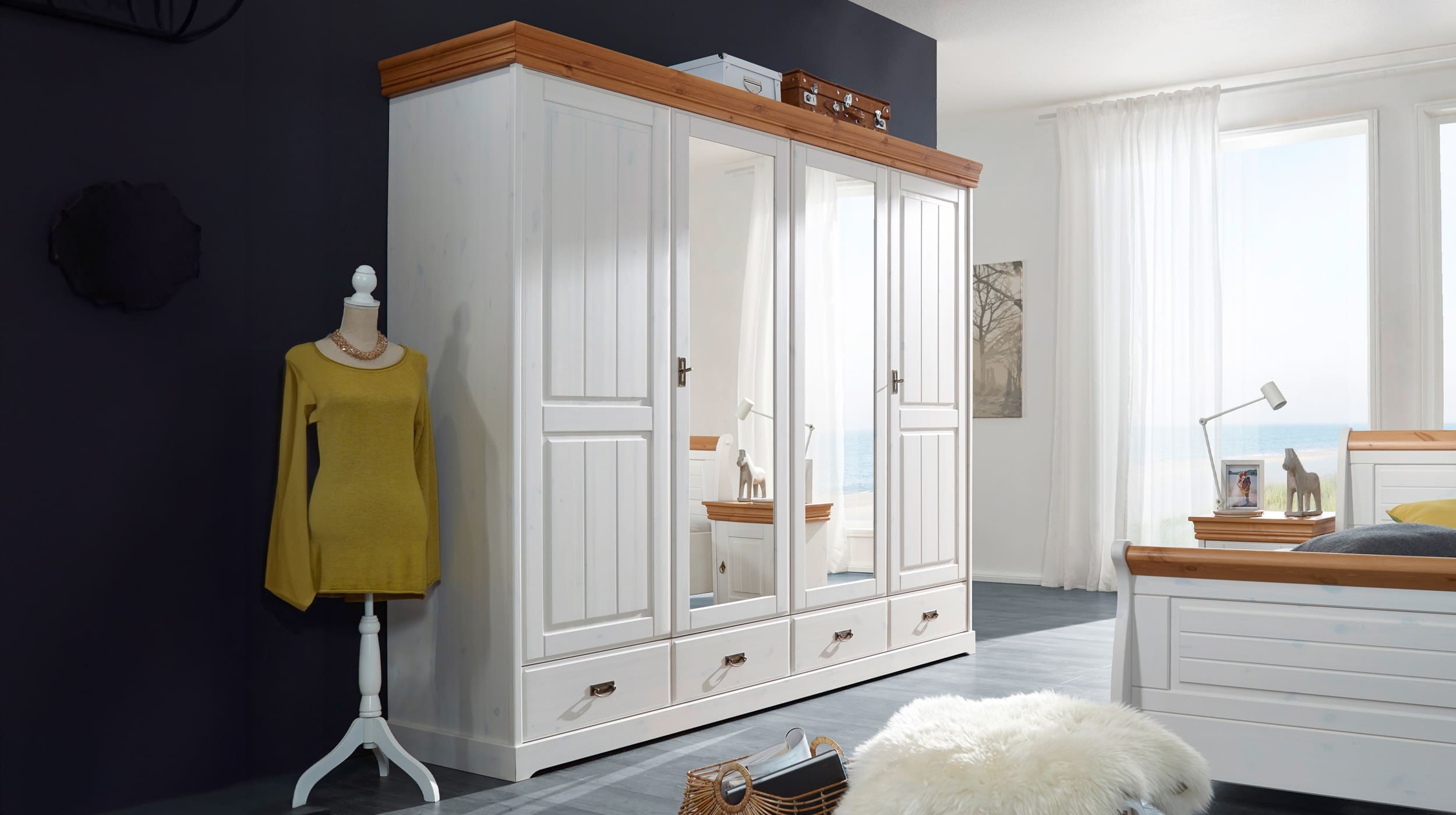 Kleiderschrank Kiefer massiv weiß gewachst 255 cm - MATILDA