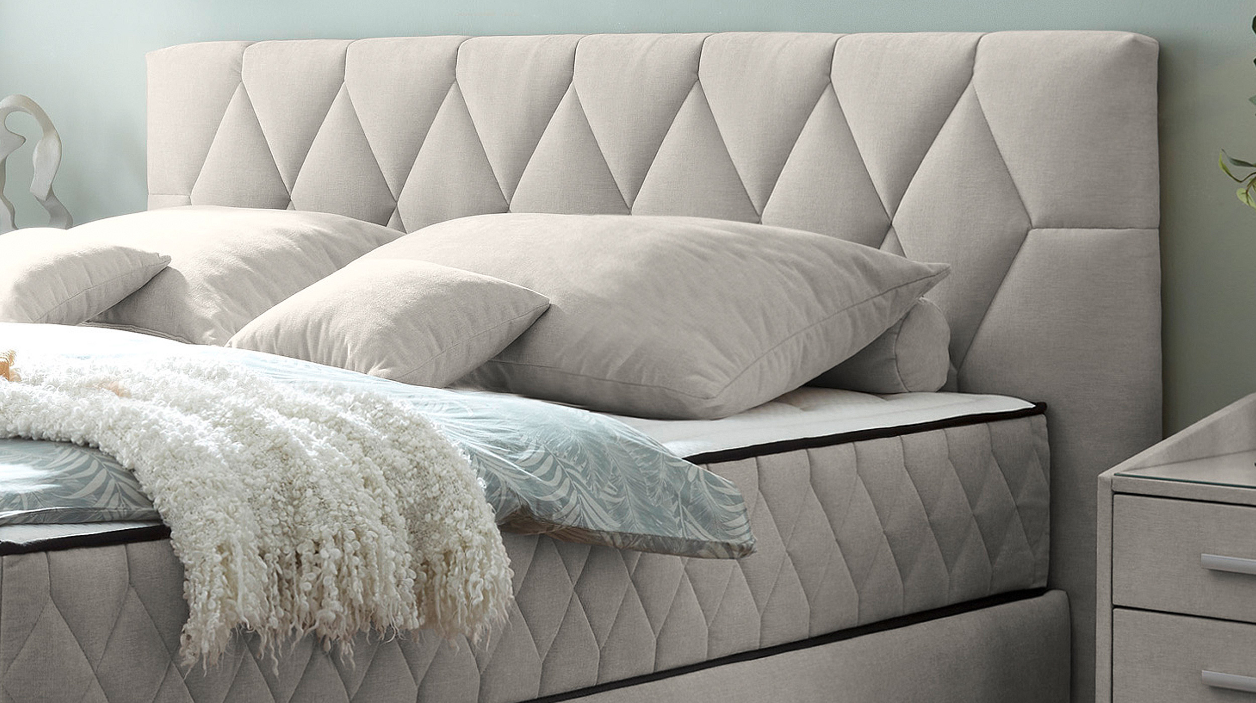 Boxbett 180 x 200 cm mit Bettkasten beige Microvelours - NAGOL 