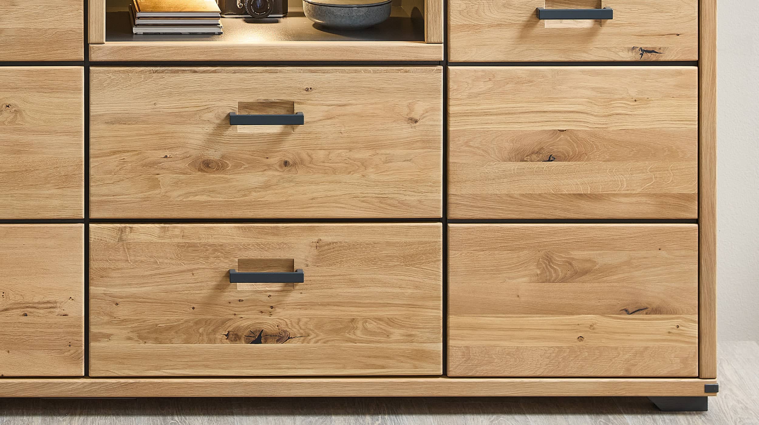 Sideboard mit Beleuchtung Wildeiche teilmassiv 219 cm - CATANIA