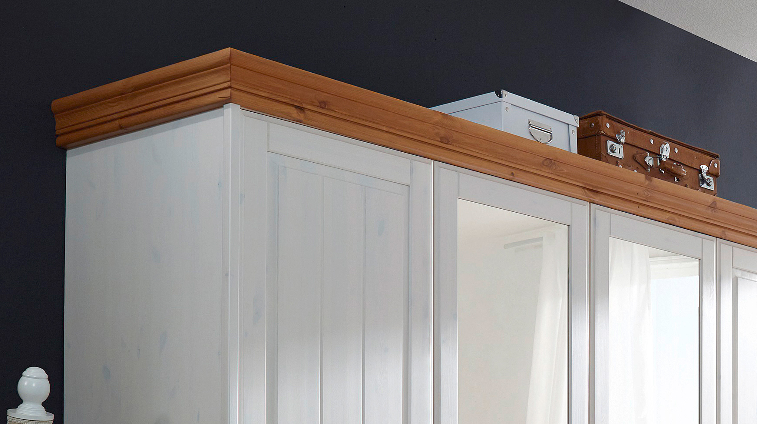 Kleiderschrank Kiefer massiv weiß gewachst 255 cm - MATILDA